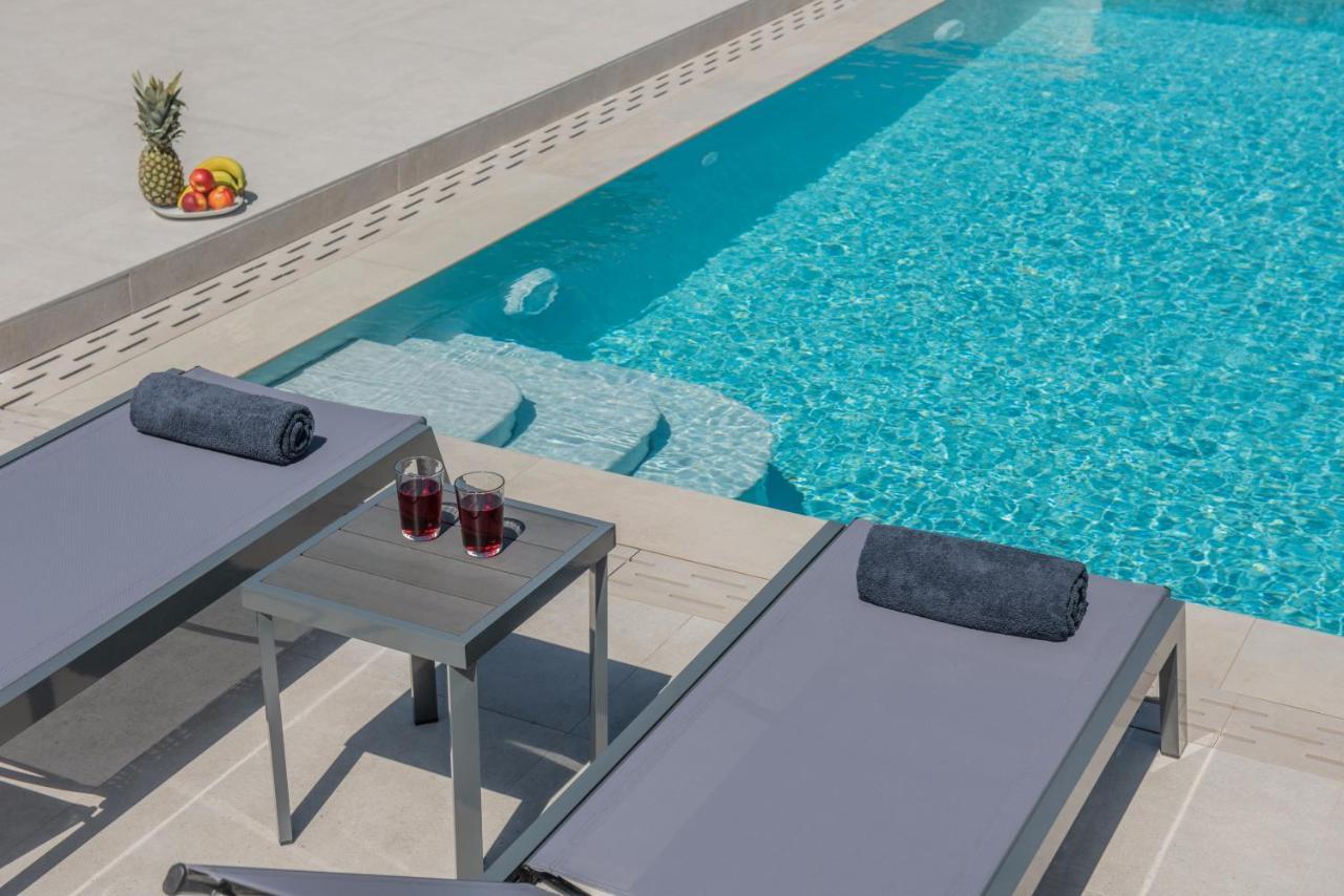 Luxury Villa Alexia แอร์ซอนิสซอส ภายนอก รูปภาพ
